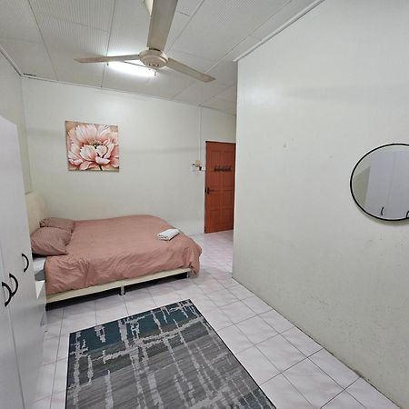 Ruhani Homestay 3 Kb - 4 Bedroom Fully Airconditioned With Wifi & Netflix Kota Bahru Luaran gambar