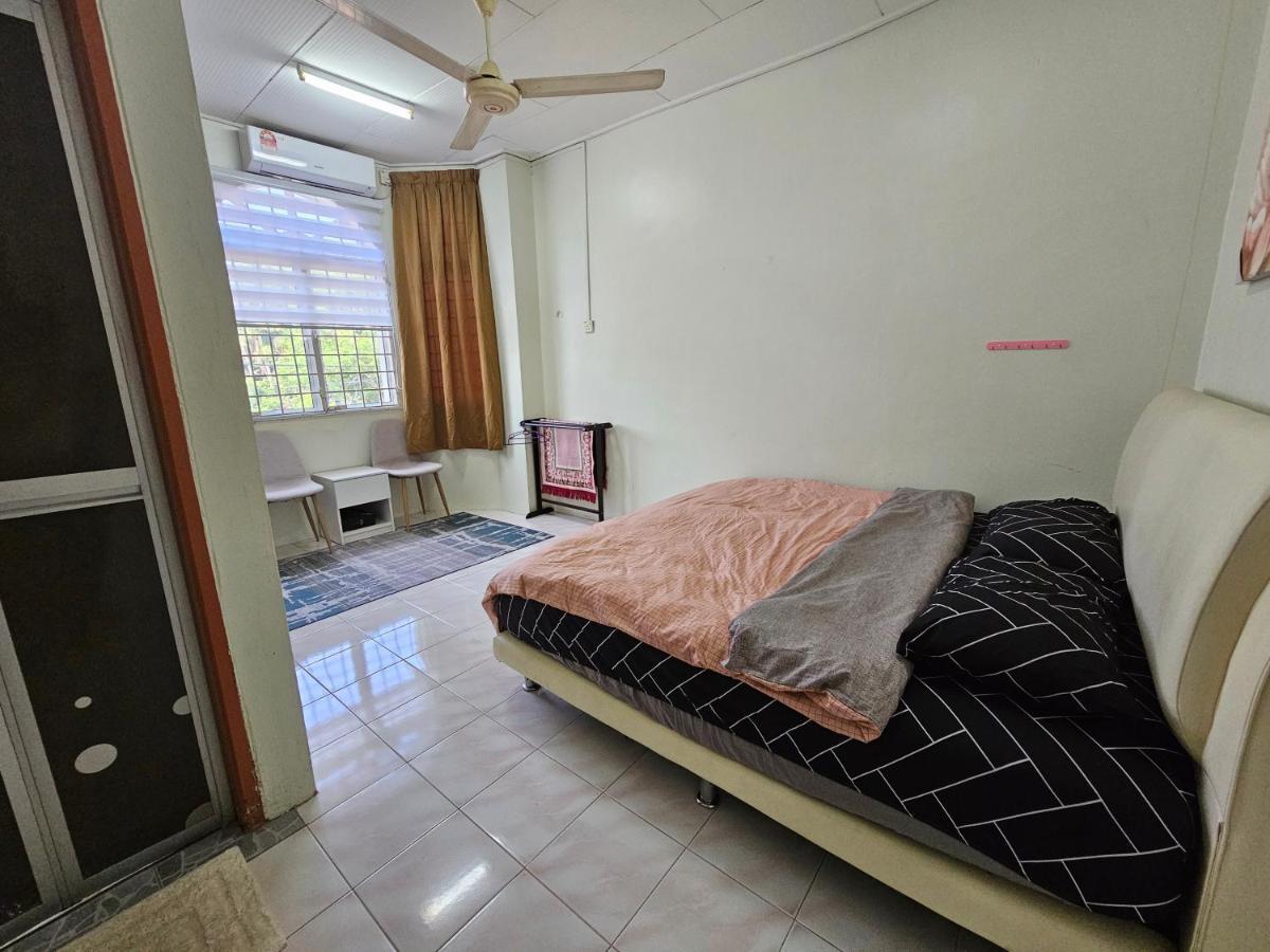 Ruhani Homestay 3 Kb - 4 Bedroom Fully Airconditioned With Wifi & Netflix Kota Bahru Luaran gambar