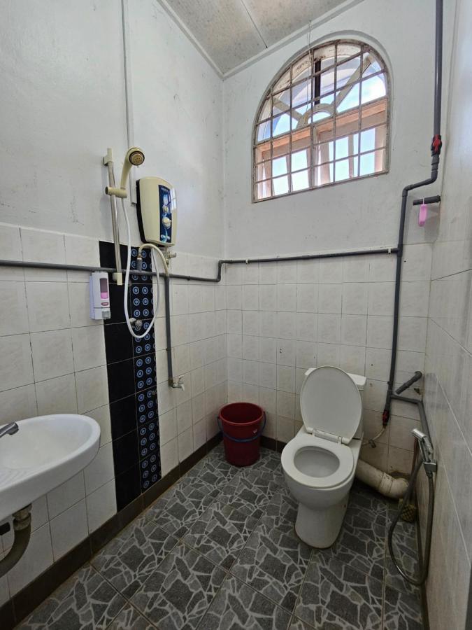 Ruhani Homestay 3 Kb - 4 Bedroom Fully Airconditioned With Wifi & Netflix Kota Bahru Luaran gambar