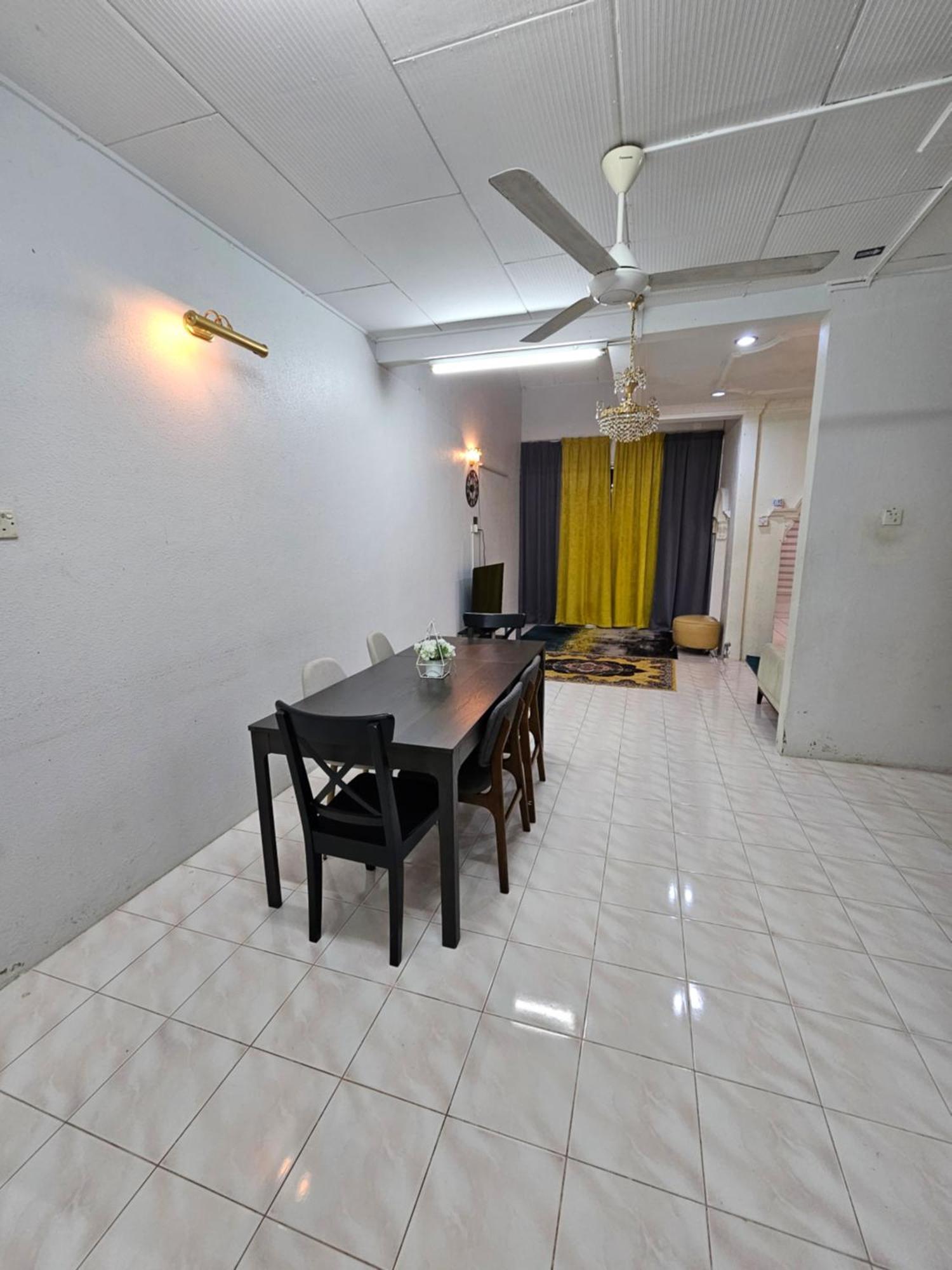 Ruhani Homestay 3 Kb - 4 Bedroom Fully Airconditioned With Wifi & Netflix Kota Bahru Luaran gambar